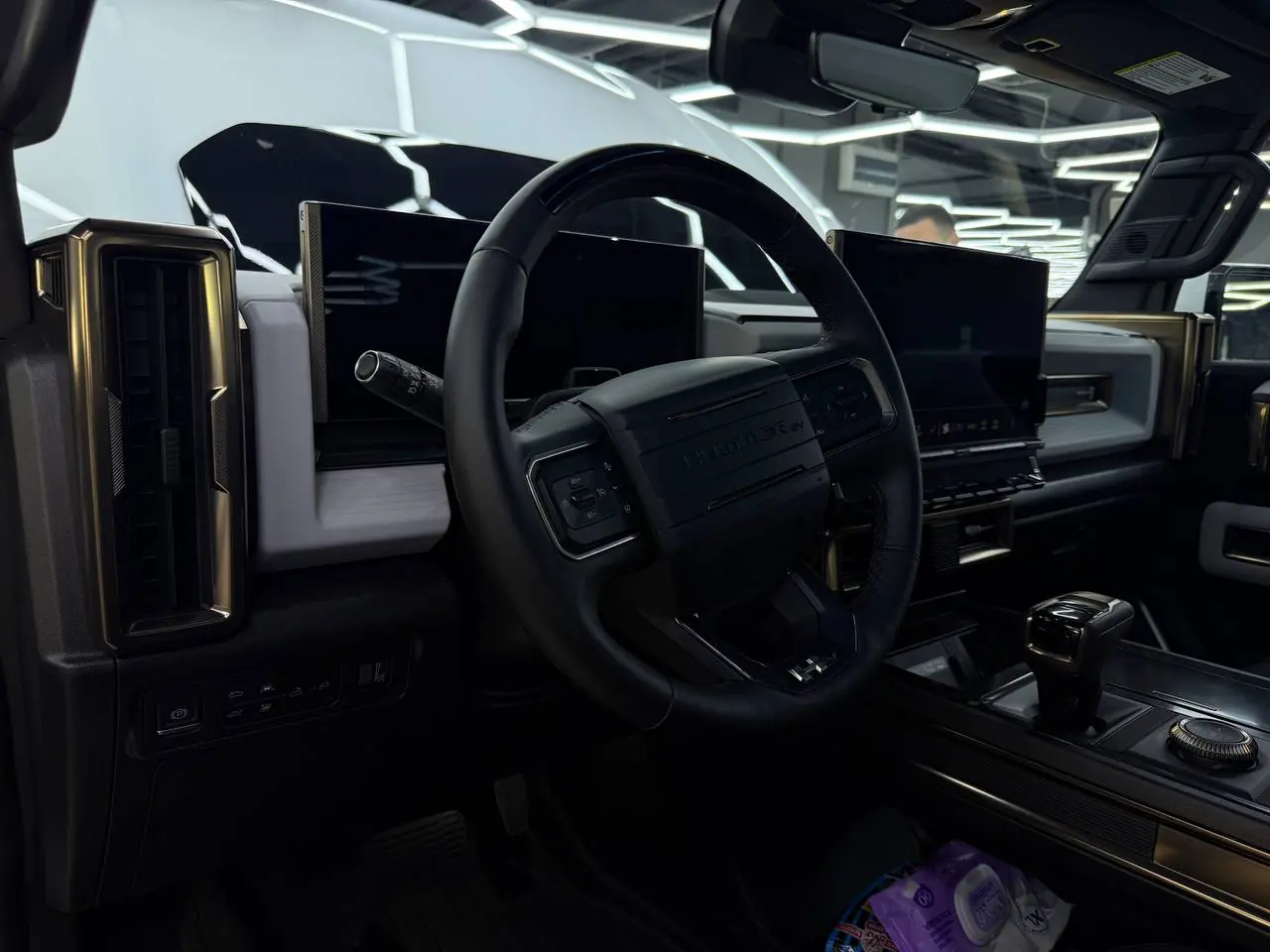 Полная защита GMC Hummer EV: оклейка кузова, черного глянца, лобового и панорамы